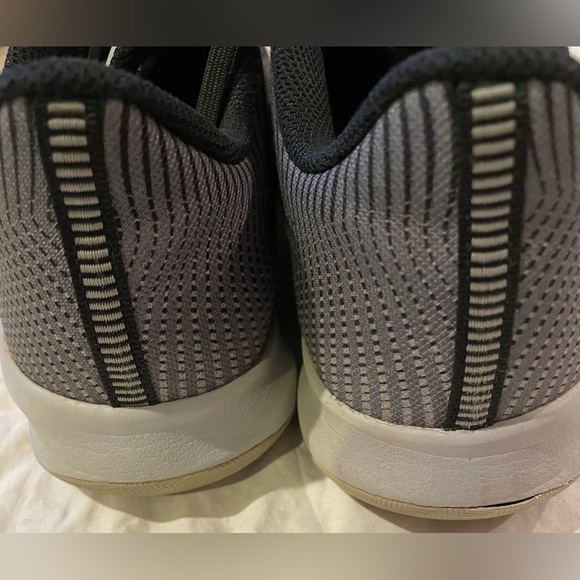 EUC Nike Kobe Mentality Basketball Shoes, size 6.5 Y/39, black/grey color main image 5
